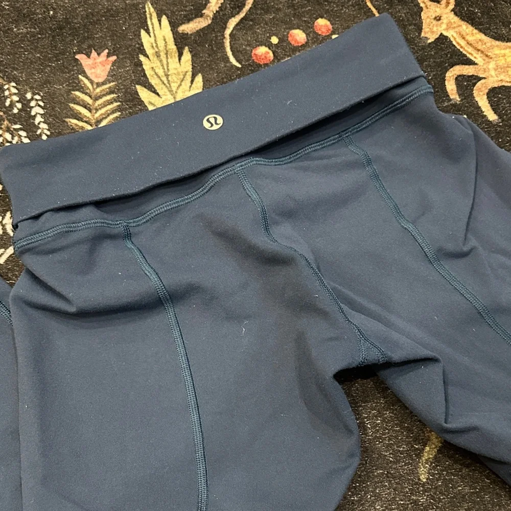 lululemon athletica 6 Teal Leggings - Picture 2 of 6